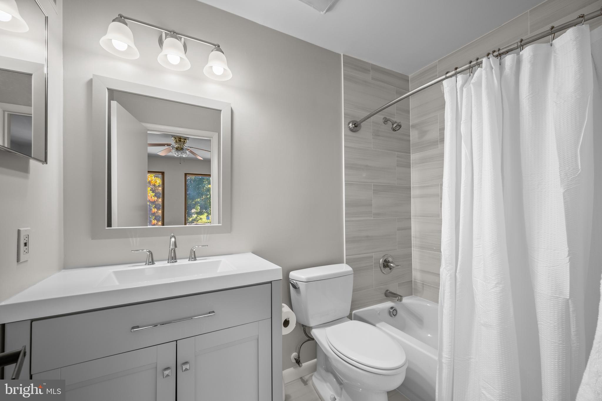 9453 CLOCKTOWER LANE