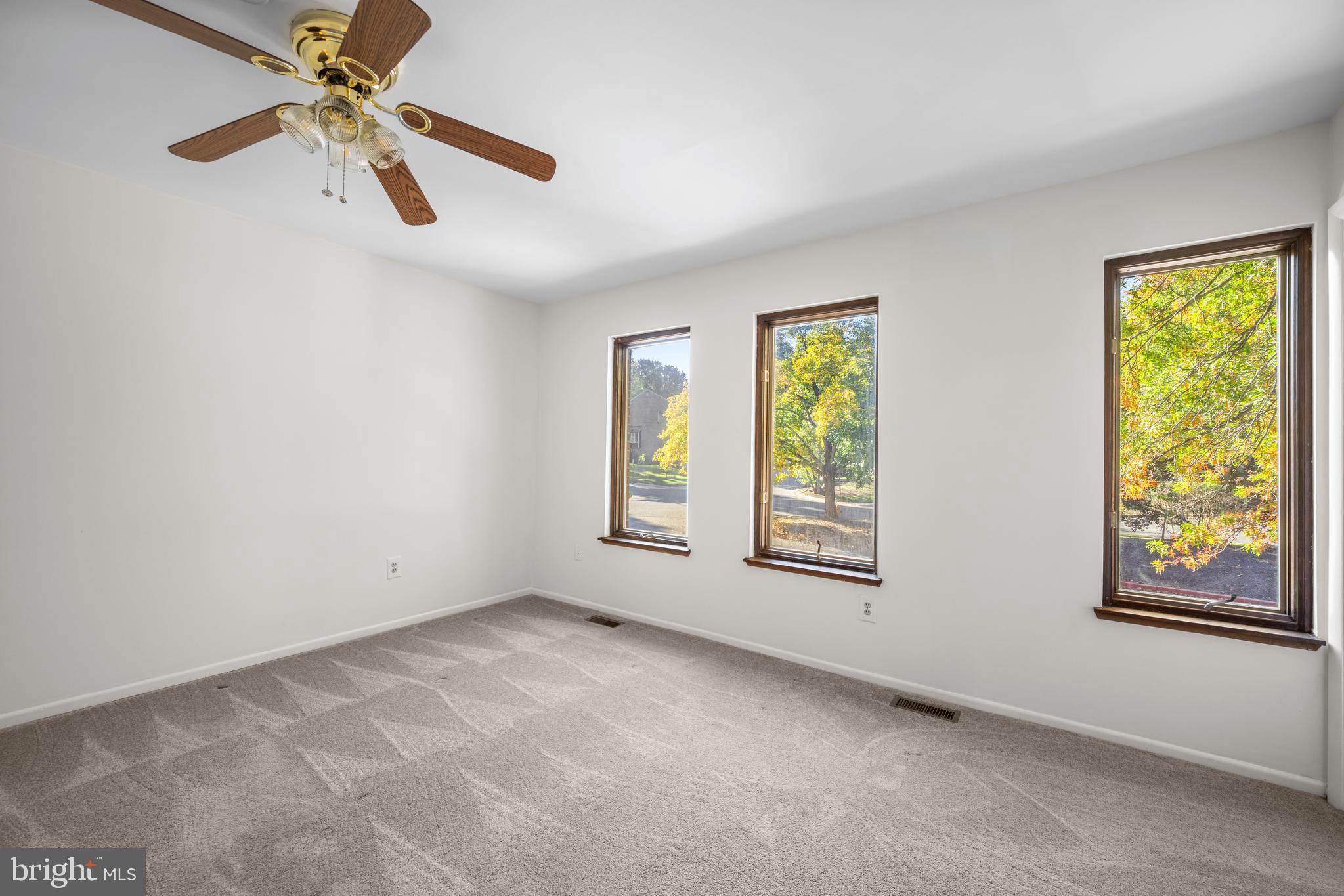 9453 CLOCKTOWER LANE