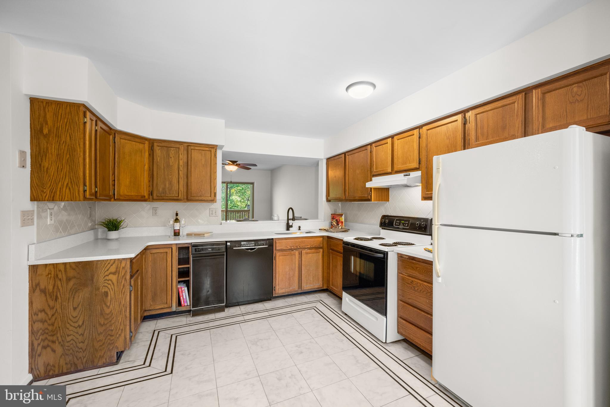 9453 CLOCKTOWER LANE