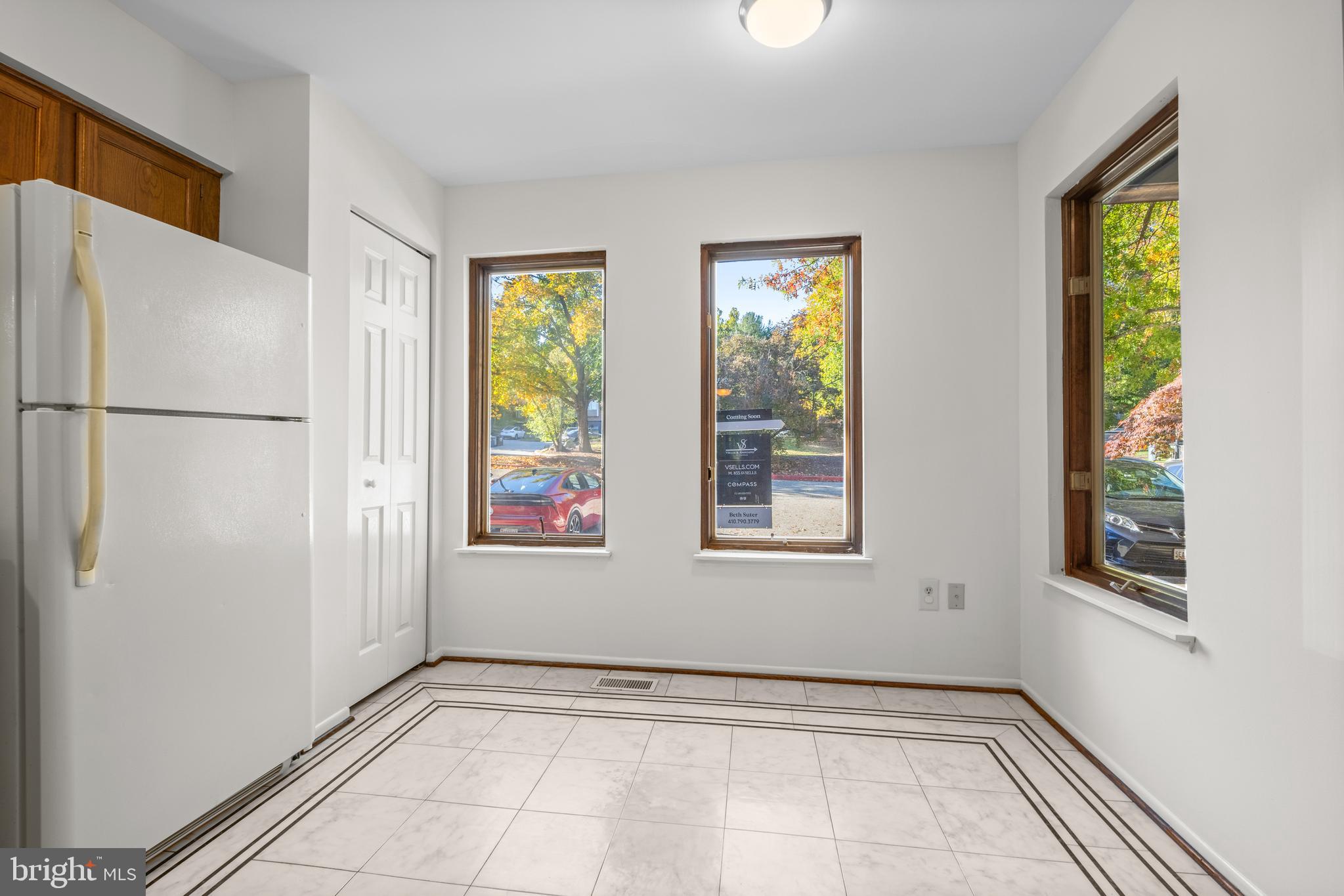 9453 CLOCKTOWER LANE