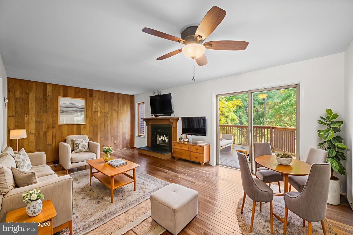 9453 CLOCKTOWER LANE