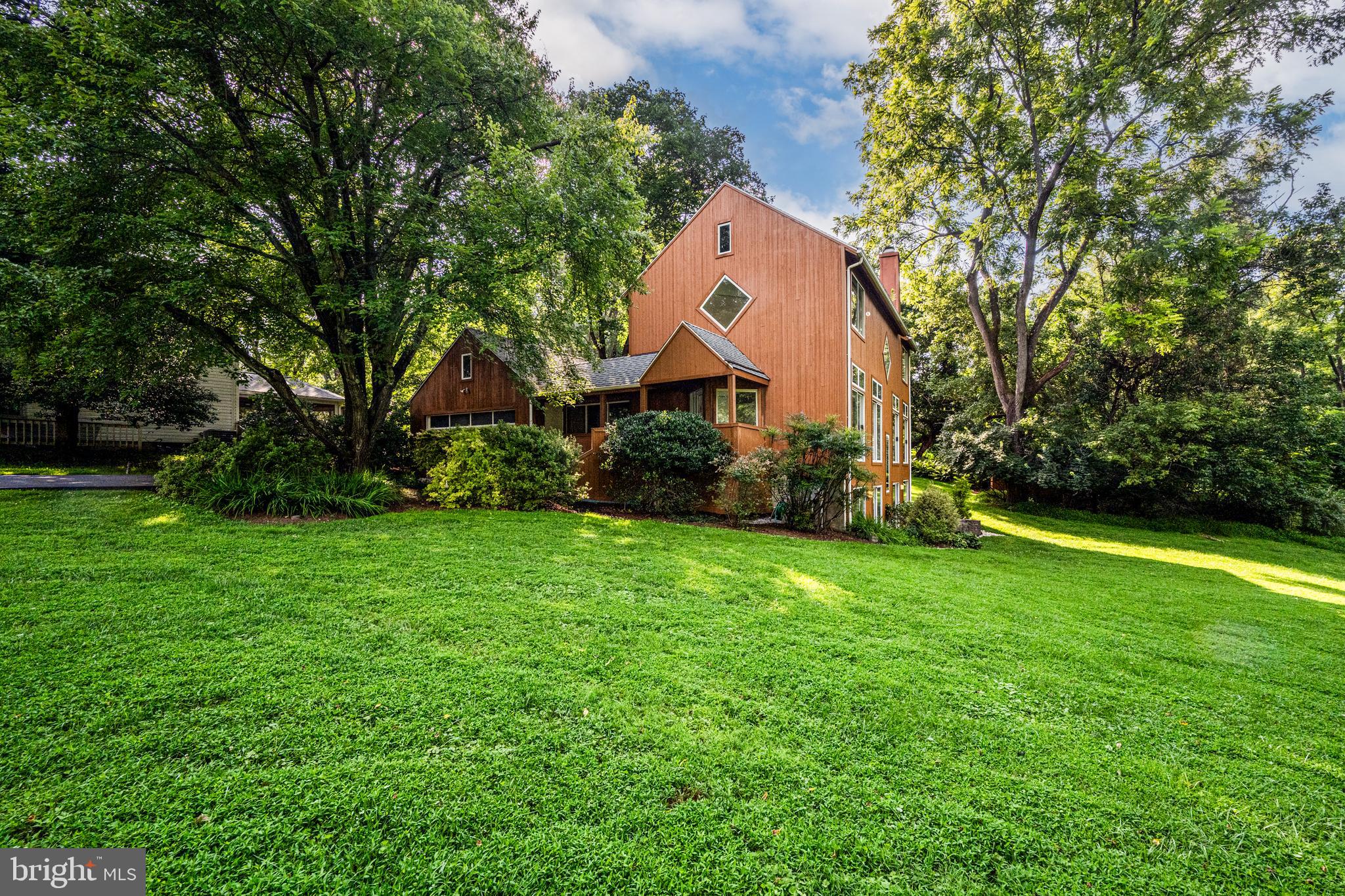 2532 N Farm Rd