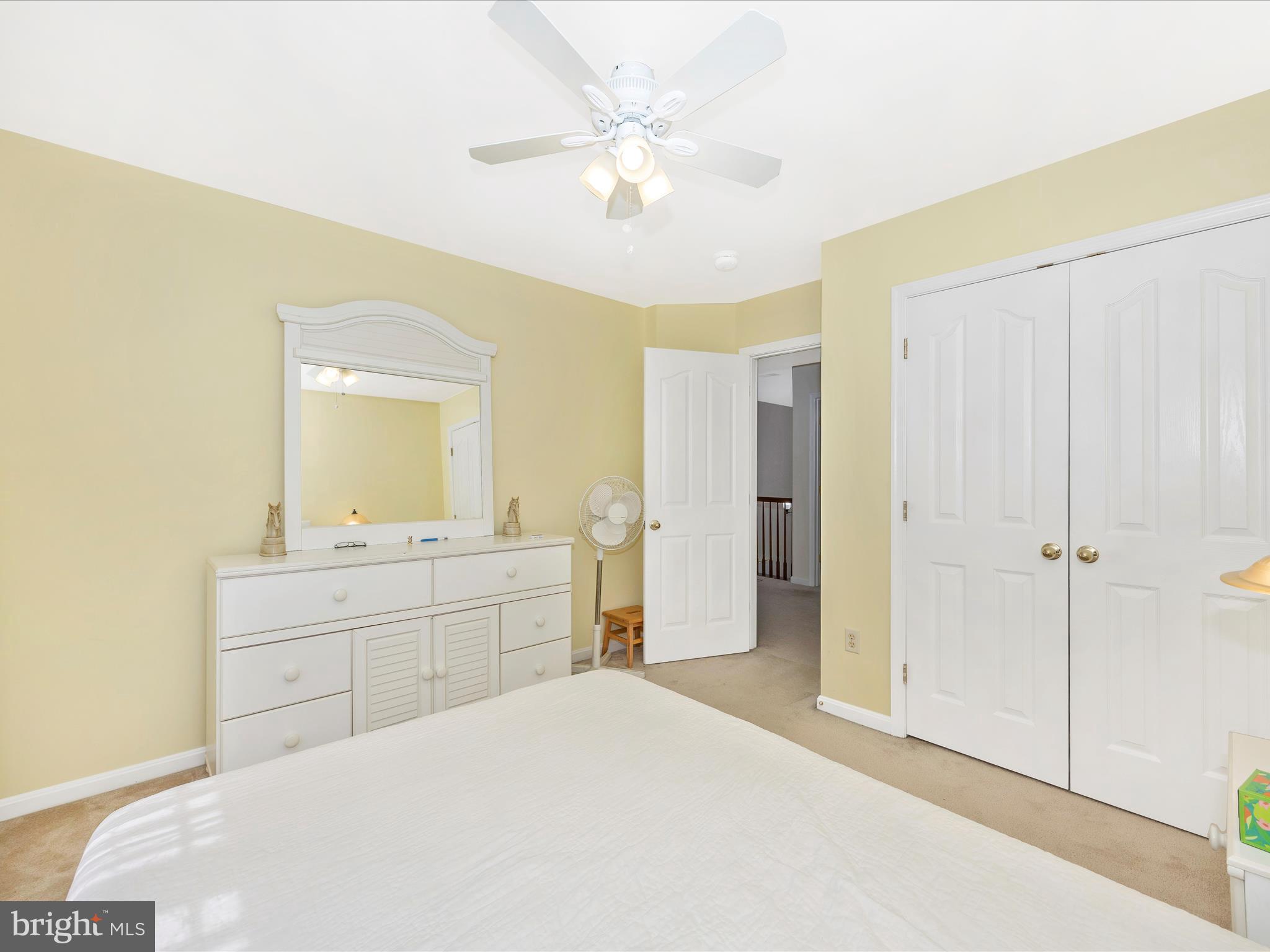 5812 WHITE PEBBLE PATH