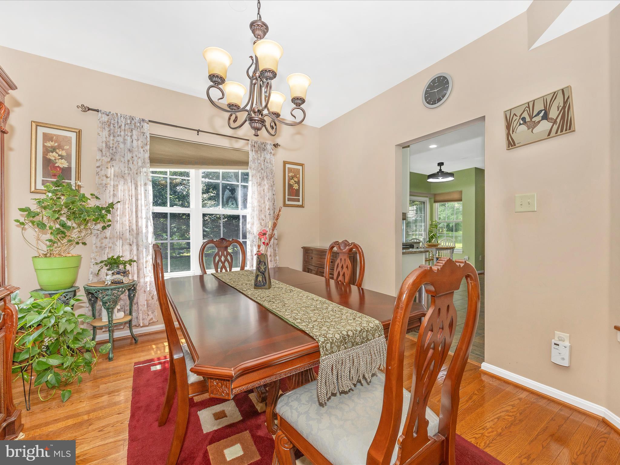 5812 WHITE PEBBLE PATH