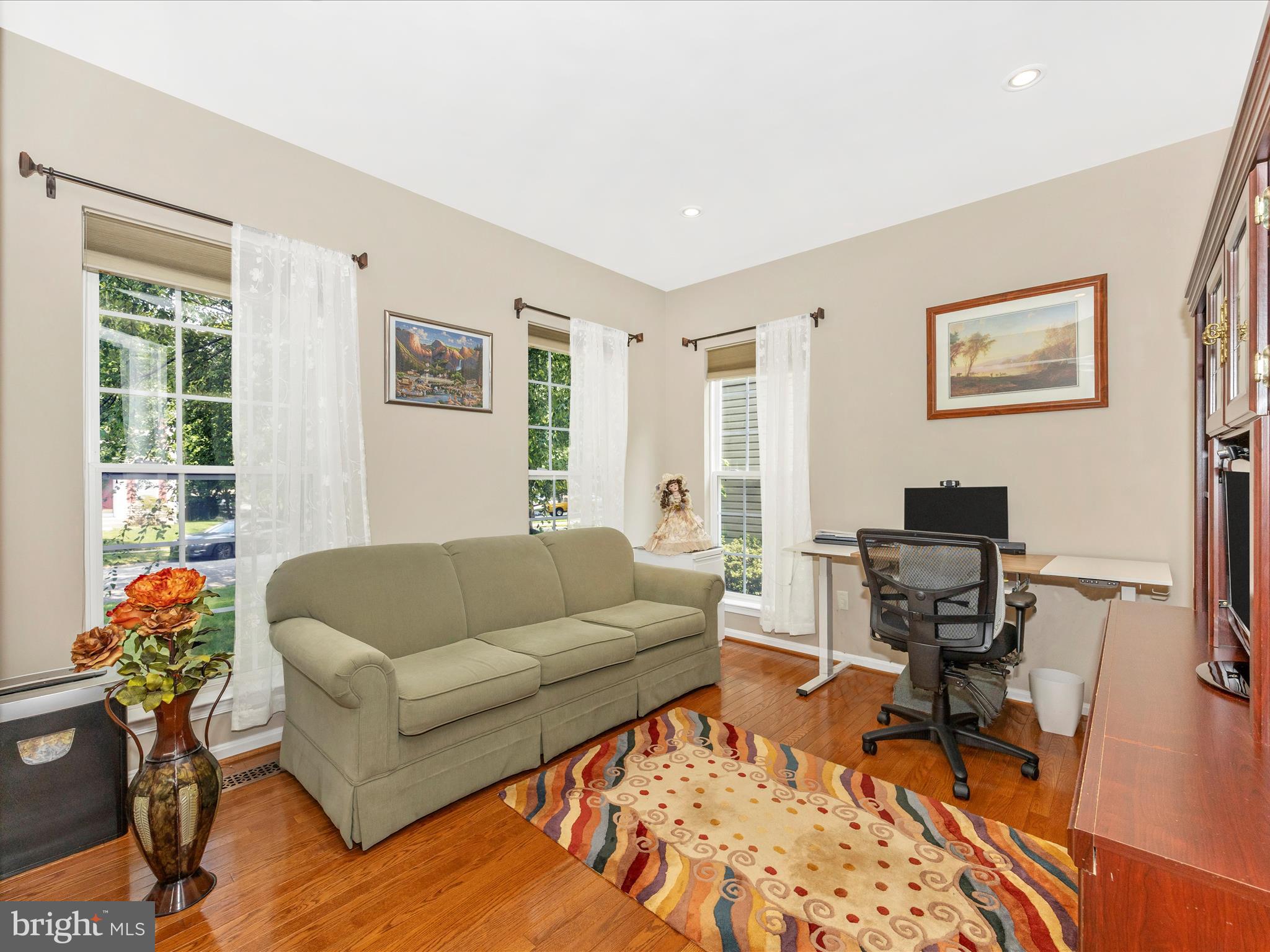 5812 WHITE PEBBLE PATH