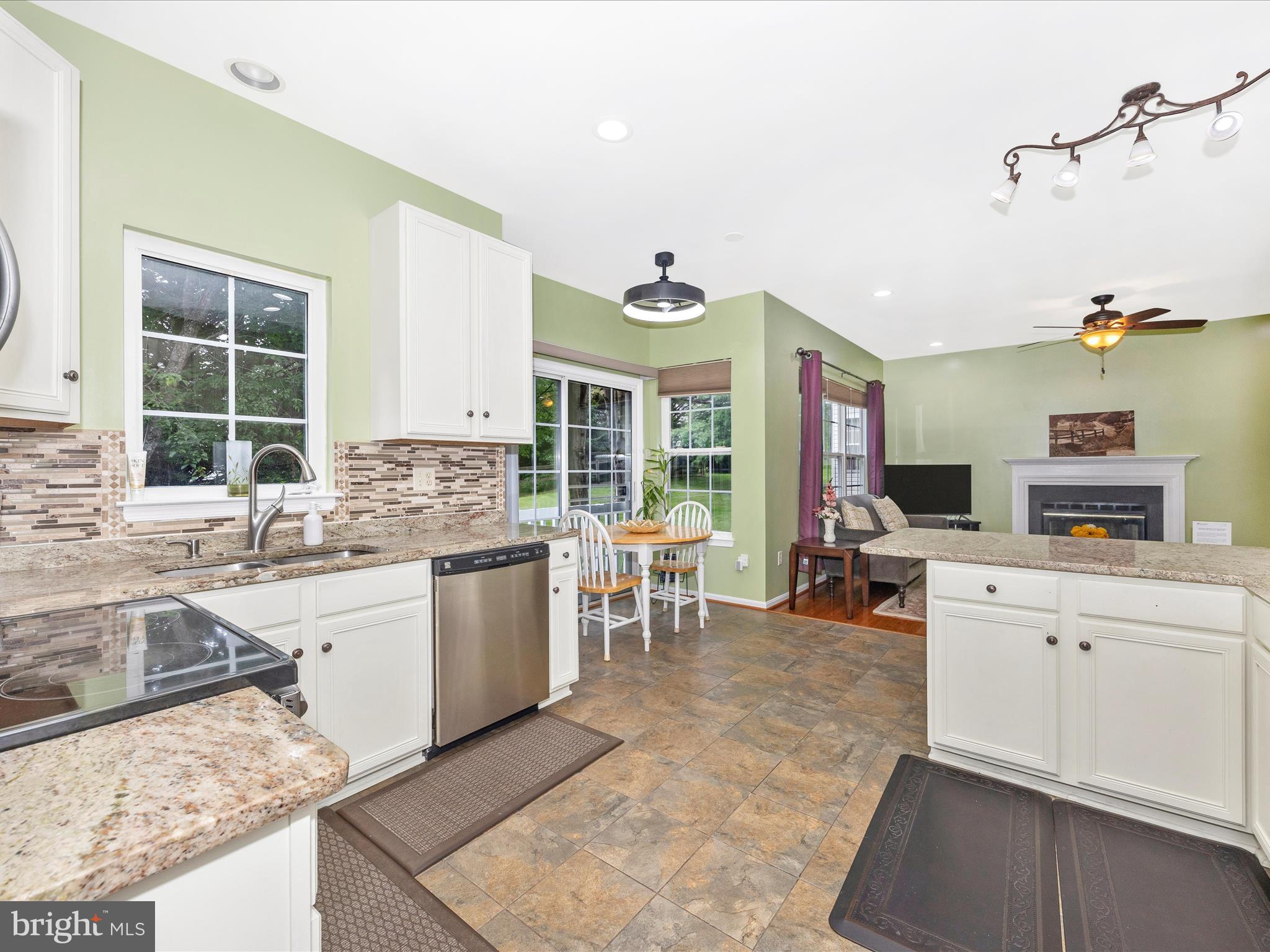 5812 WHITE PEBBLE PATH