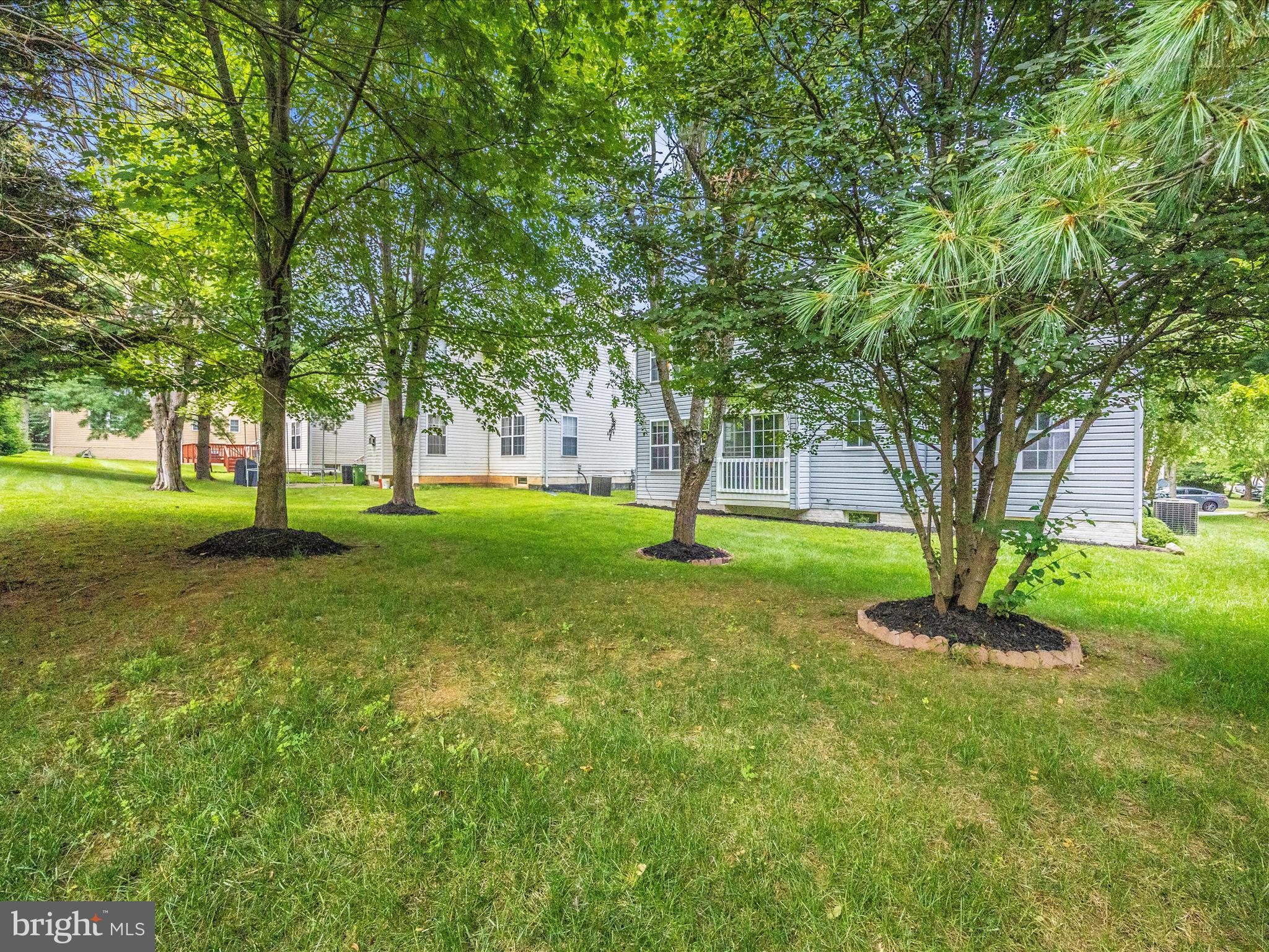 5812 WHITE PEBBLE PATH