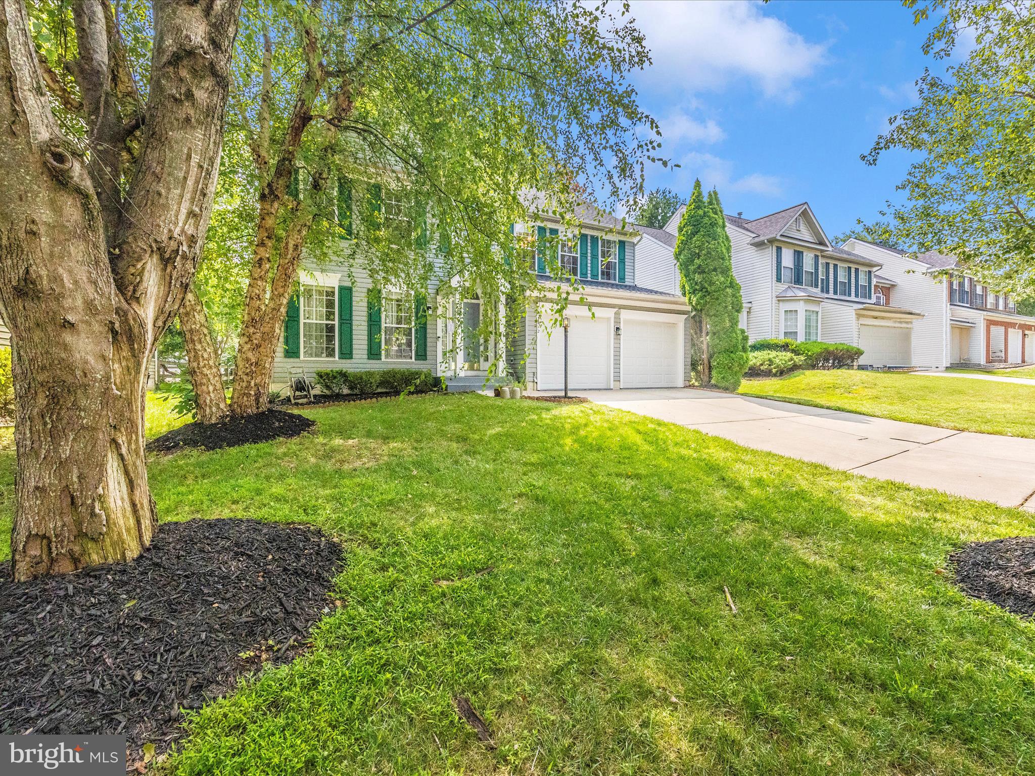 5812 WHITE PEBBLE PATH