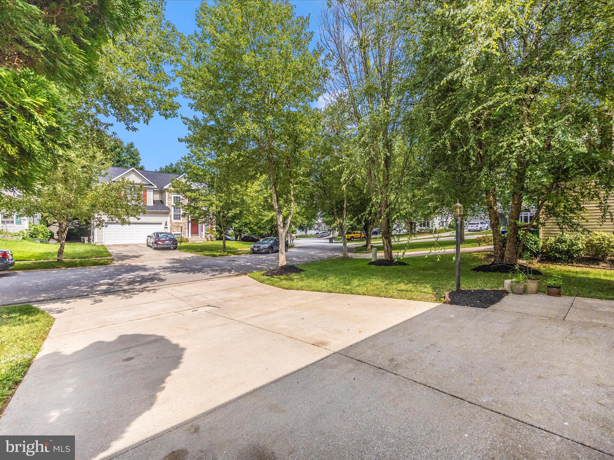 5812 WHITE PEBBLE PATH