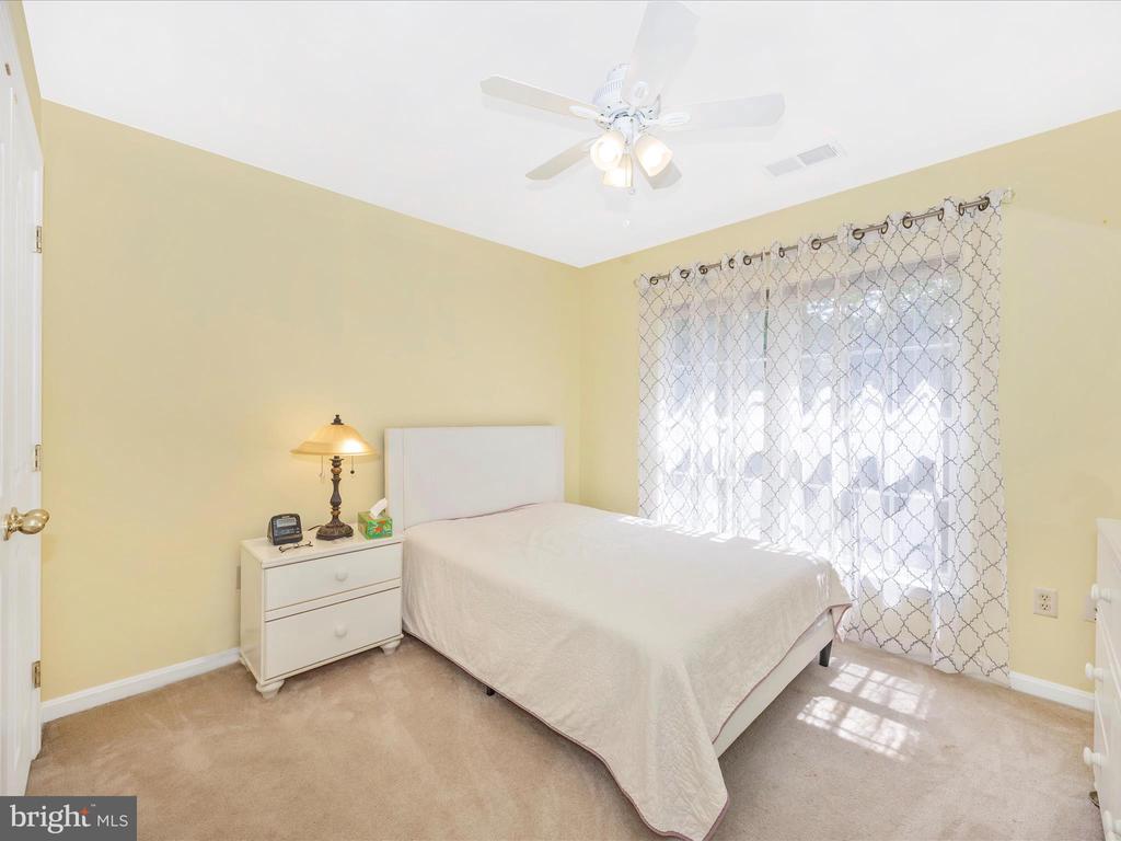 5812 WHITE PEBBLE PATH
