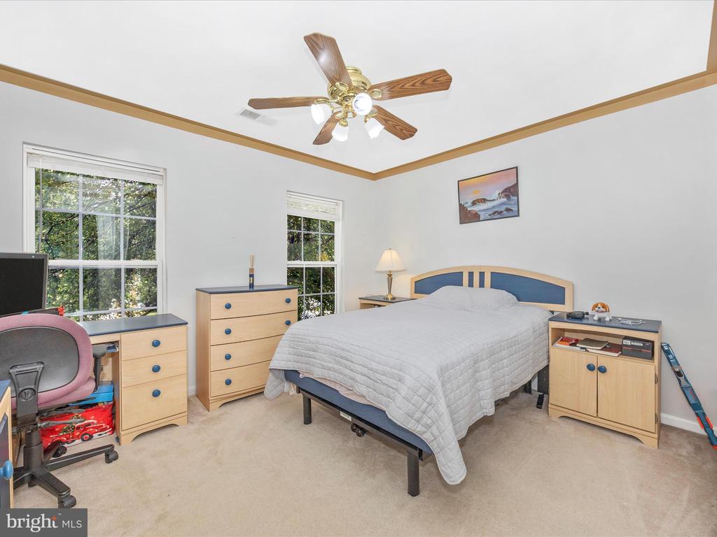 5812 WHITE PEBBLE PATH