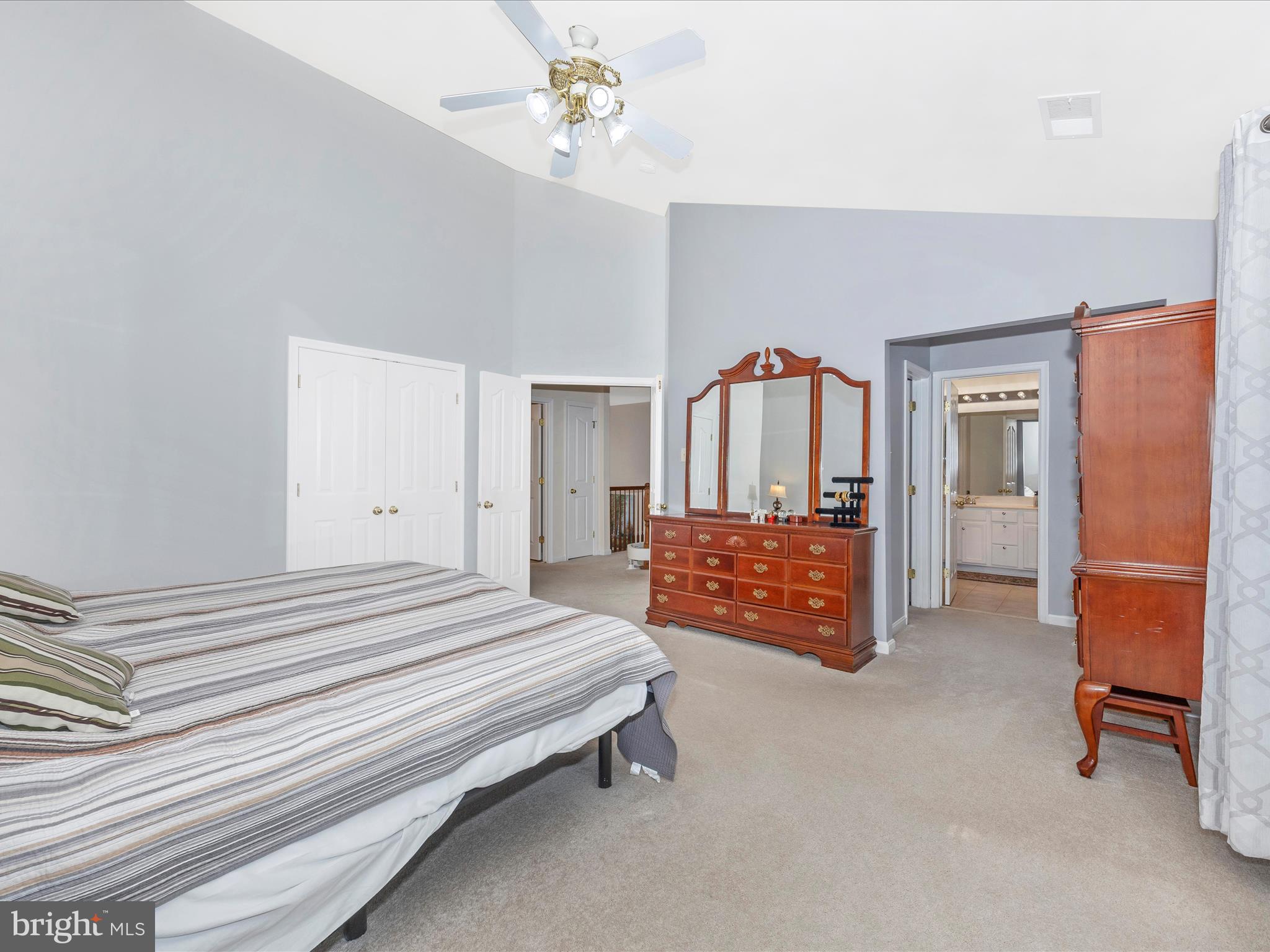 5812 WHITE PEBBLE PATH