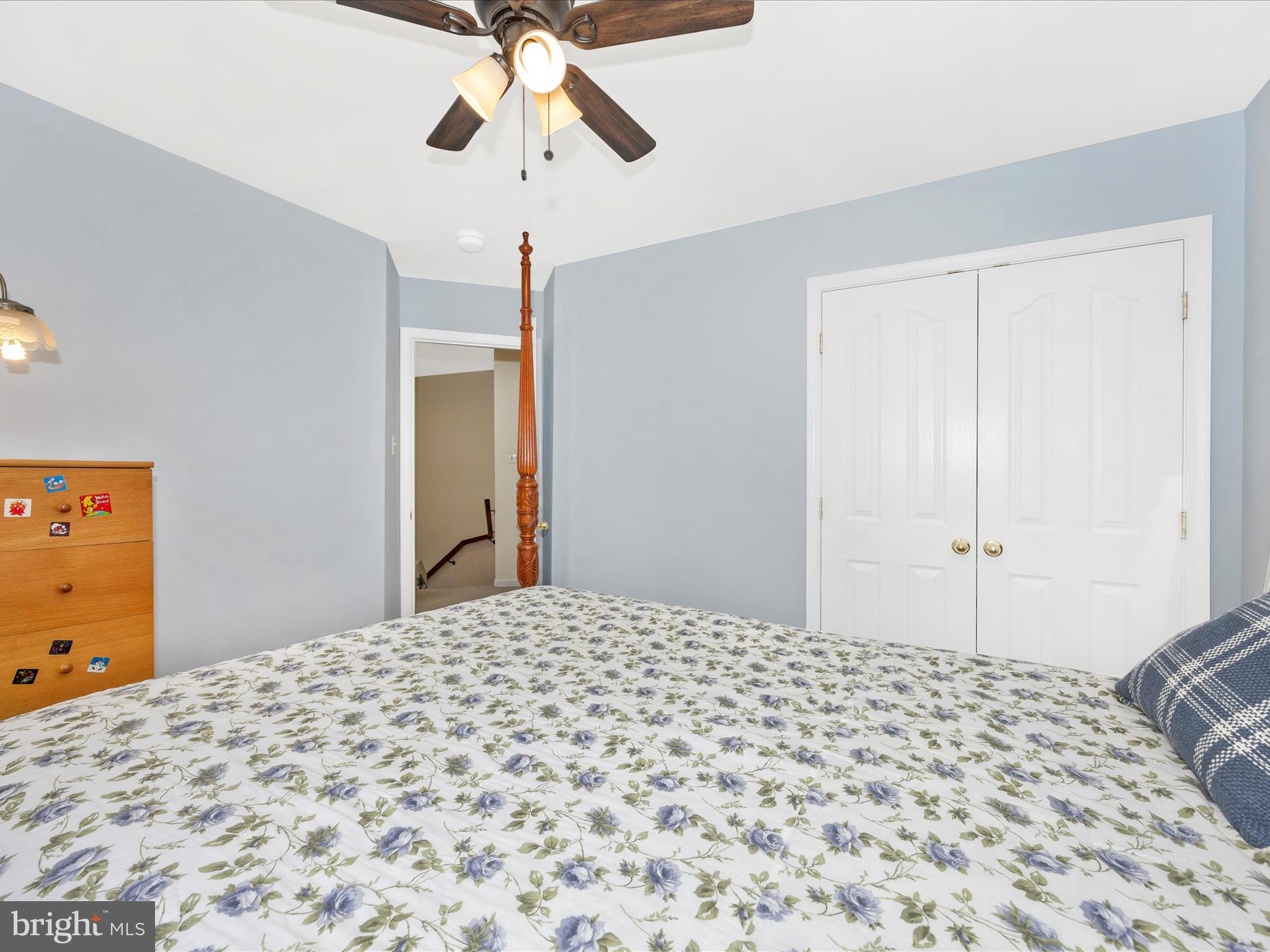 5812 WHITE PEBBLE PATH
