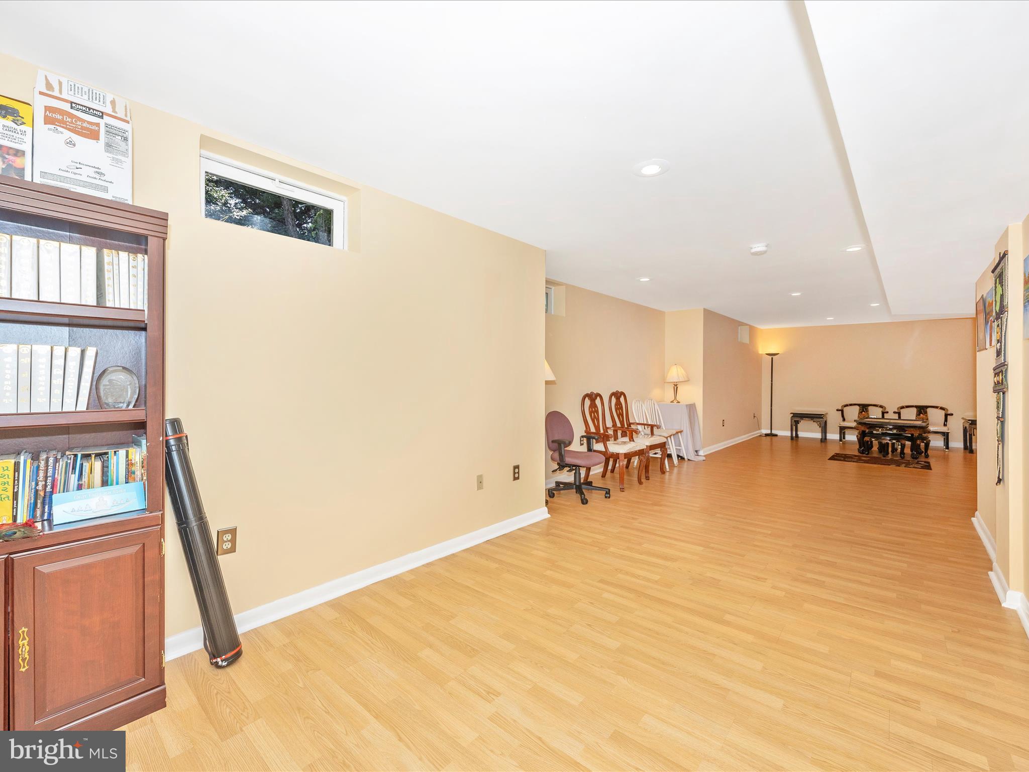 5812 WHITE PEBBLE PATH