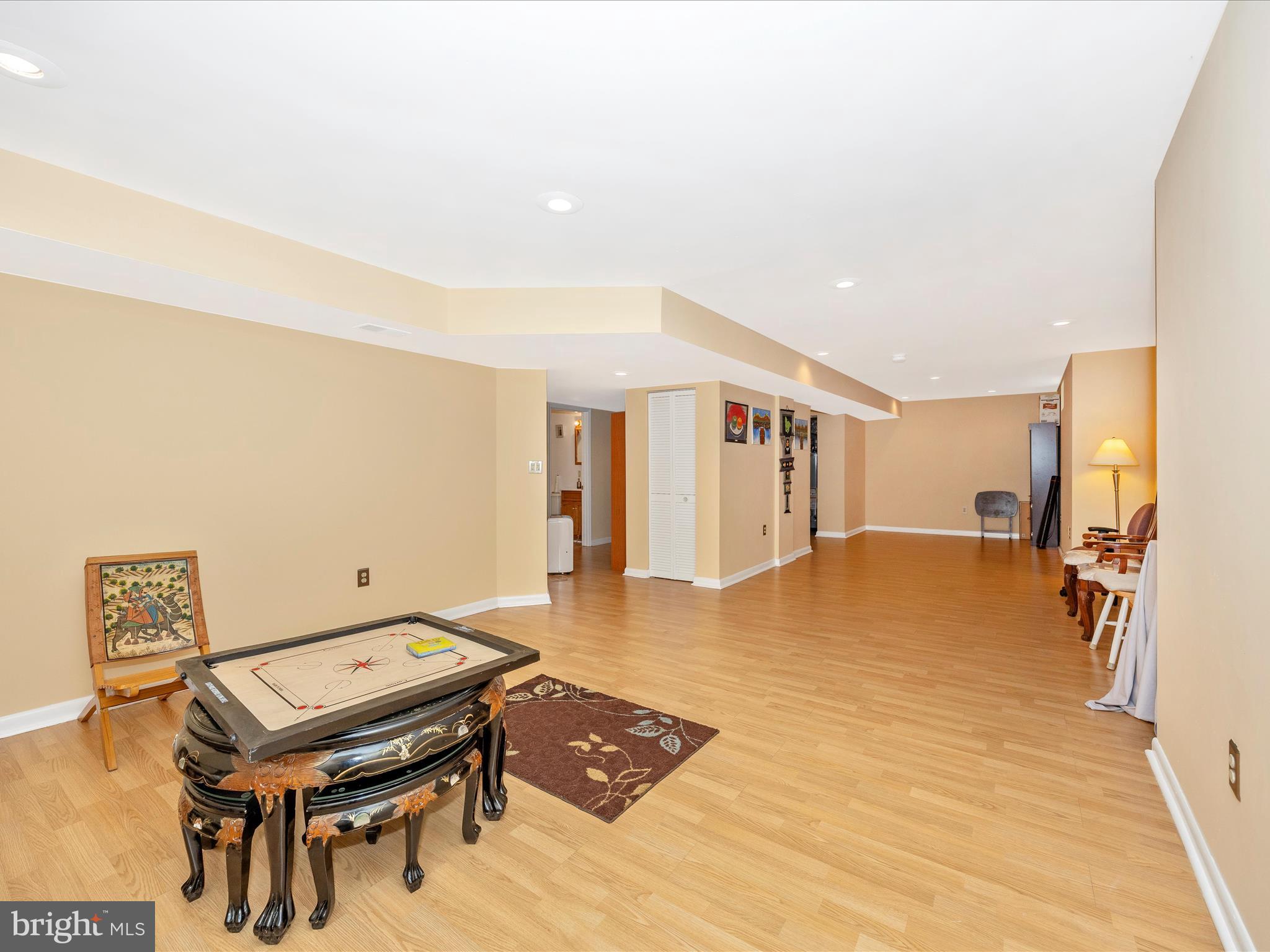 5812 WHITE PEBBLE PATH