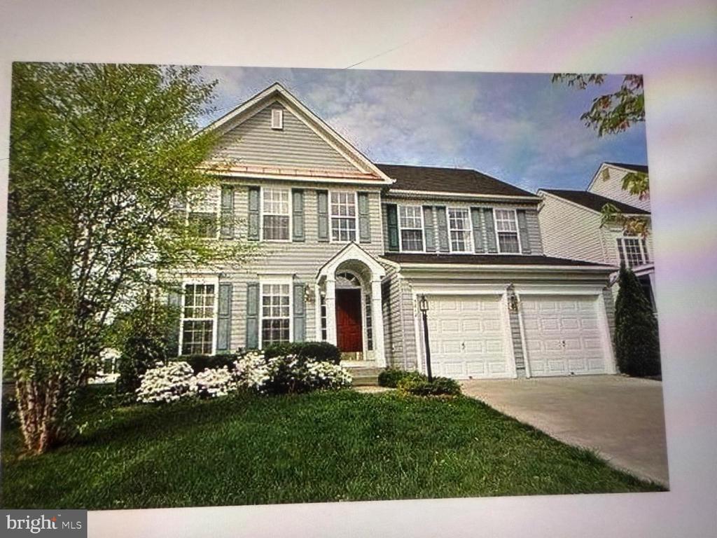 5812 WHITE PEBBLE PATH