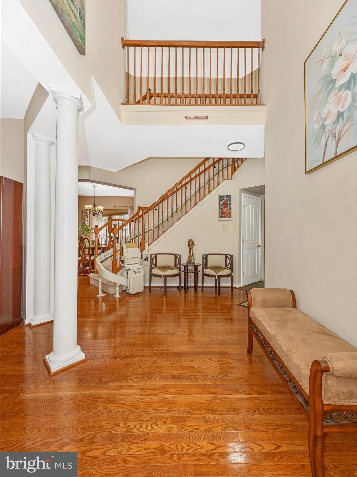 5812 WHITE PEBBLE PATH