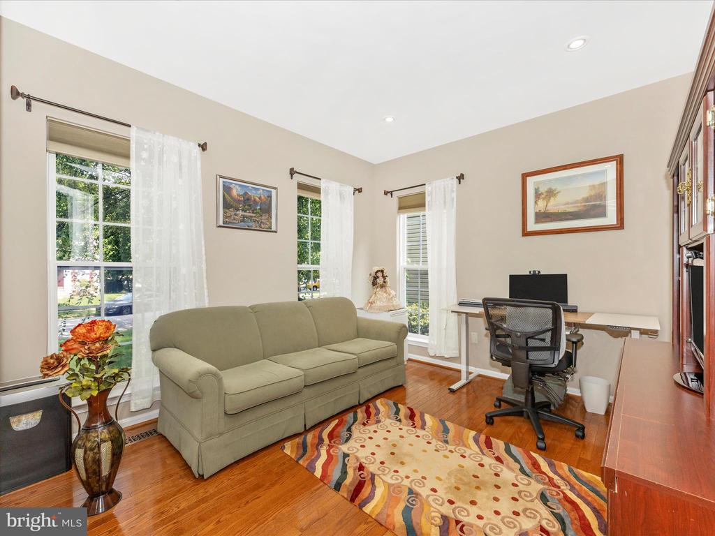 5812 WHITE PEBBLE PATH