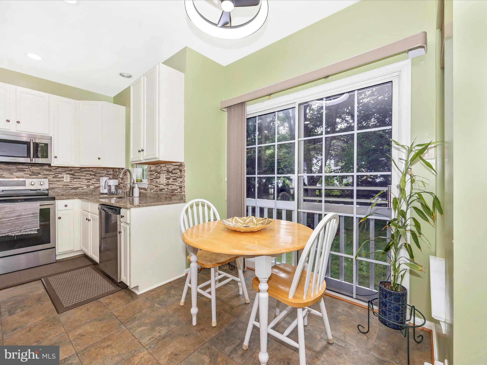 5812 WHITE PEBBLE PATH