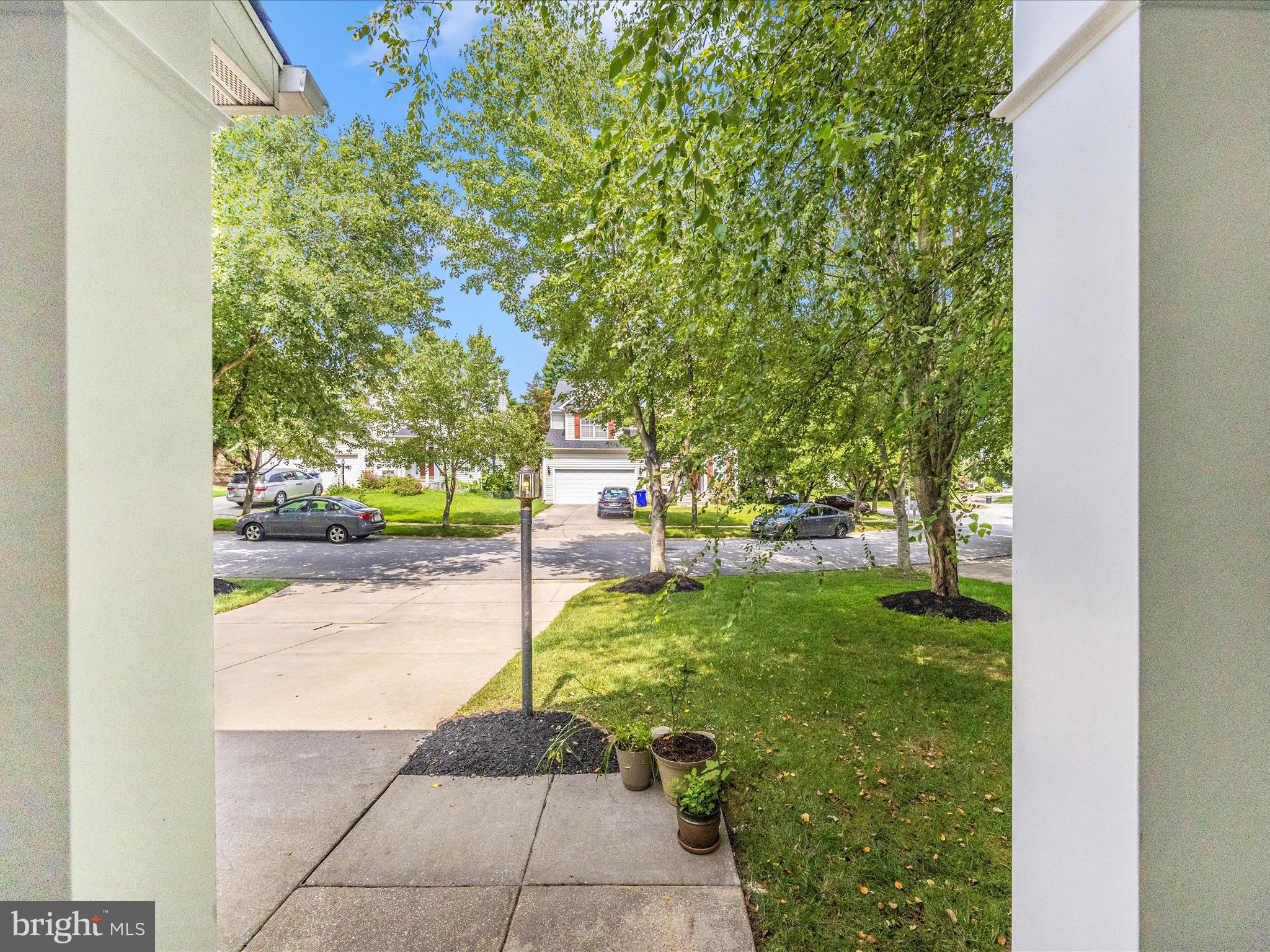 5812 WHITE PEBBLE PATH