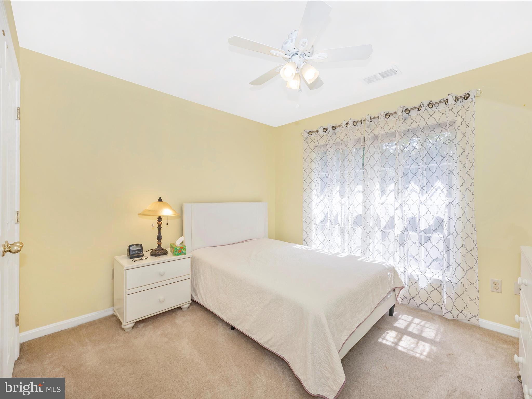 5812 WHITE PEBBLE PATH