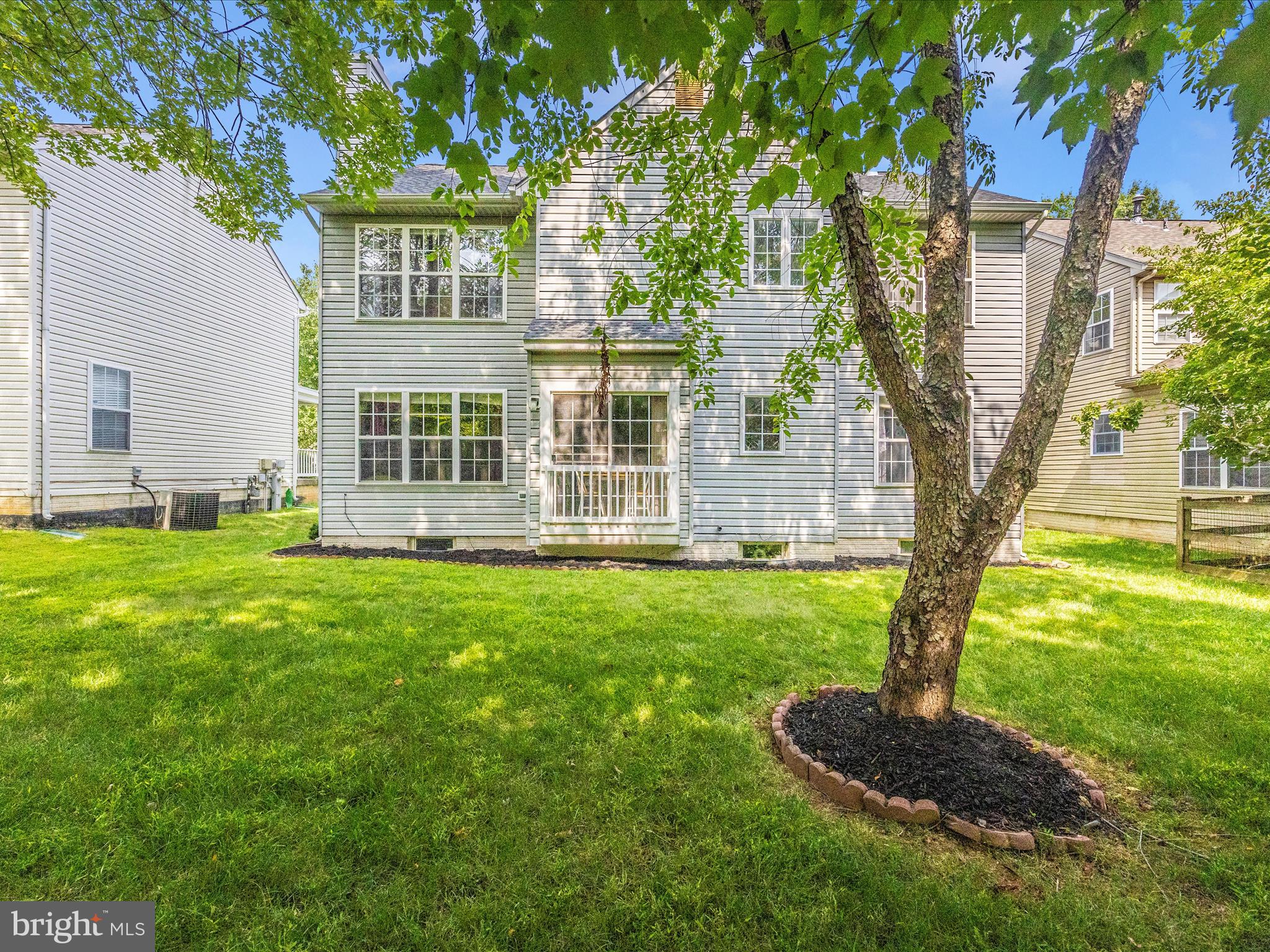 5812 WHITE PEBBLE PATH