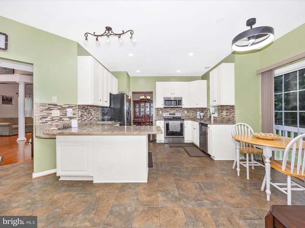 5812 WHITE PEBBLE PATH