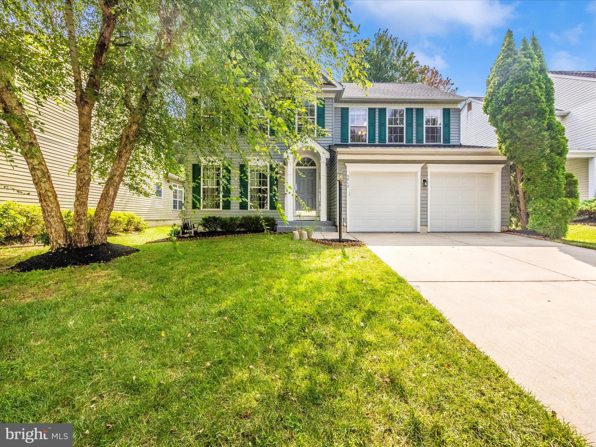 5812 WHITE PEBBLE PATH