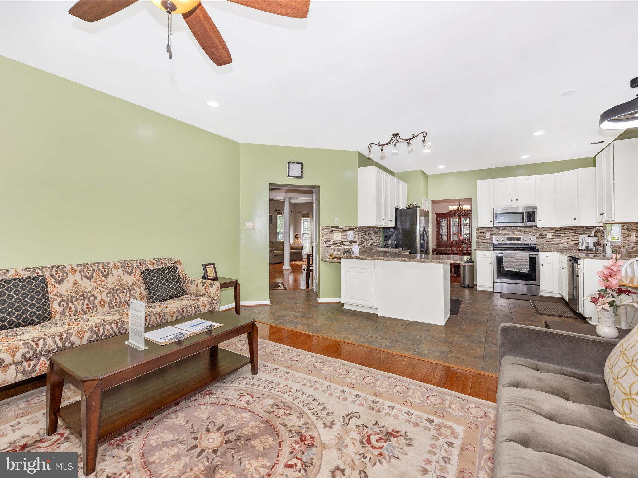 5812 WHITE PEBBLE PATH