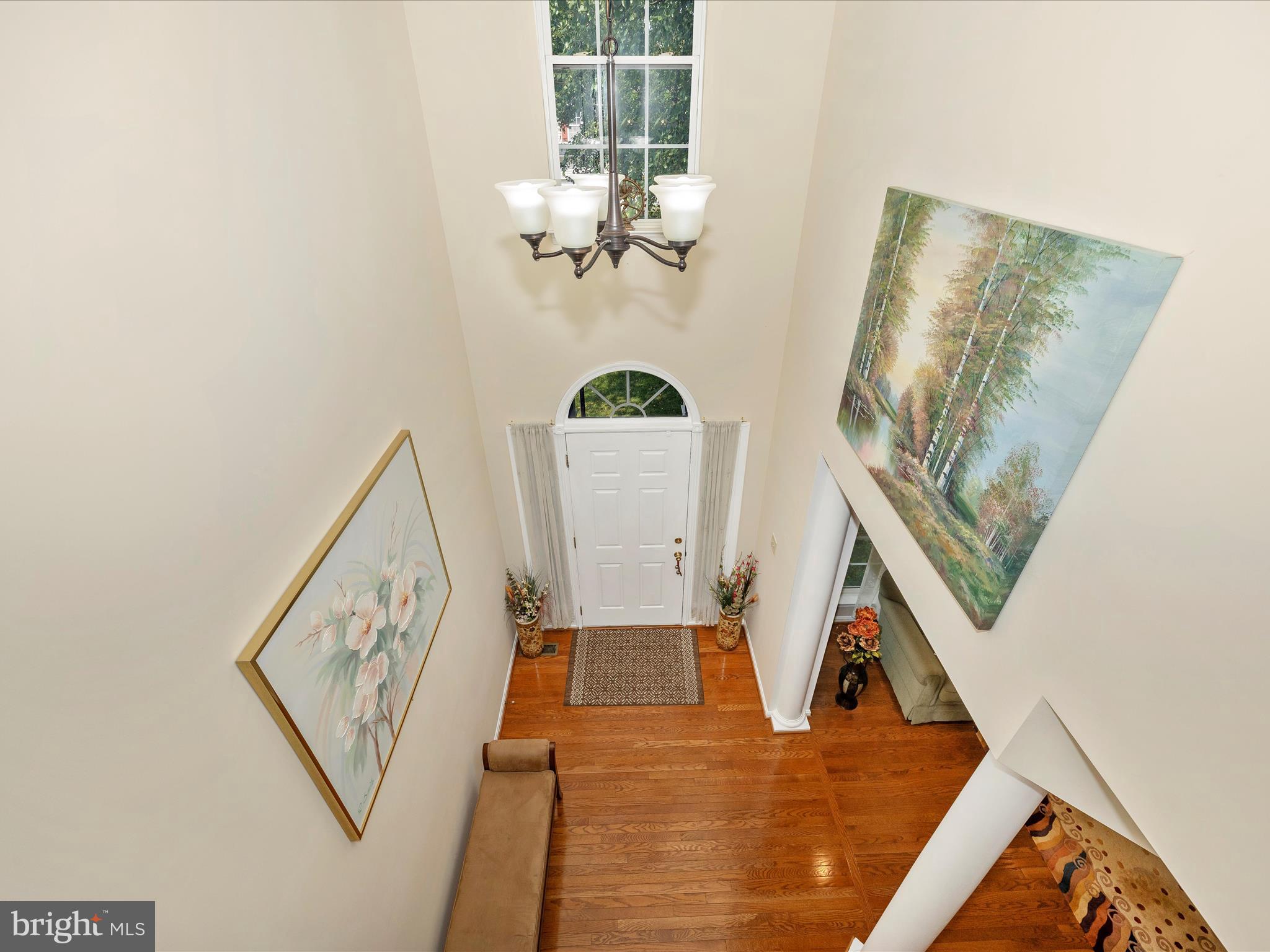 5812 WHITE PEBBLE PATH