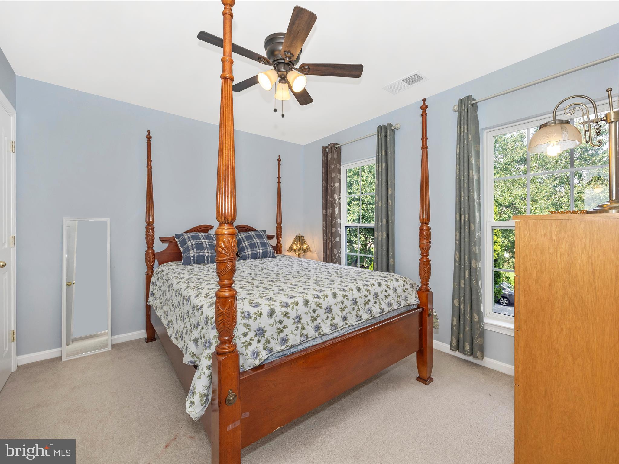 5812 WHITE PEBBLE PATH