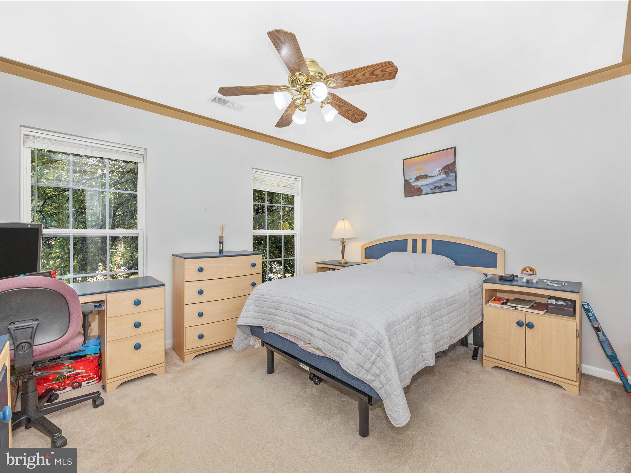 5812 WHITE PEBBLE PATH