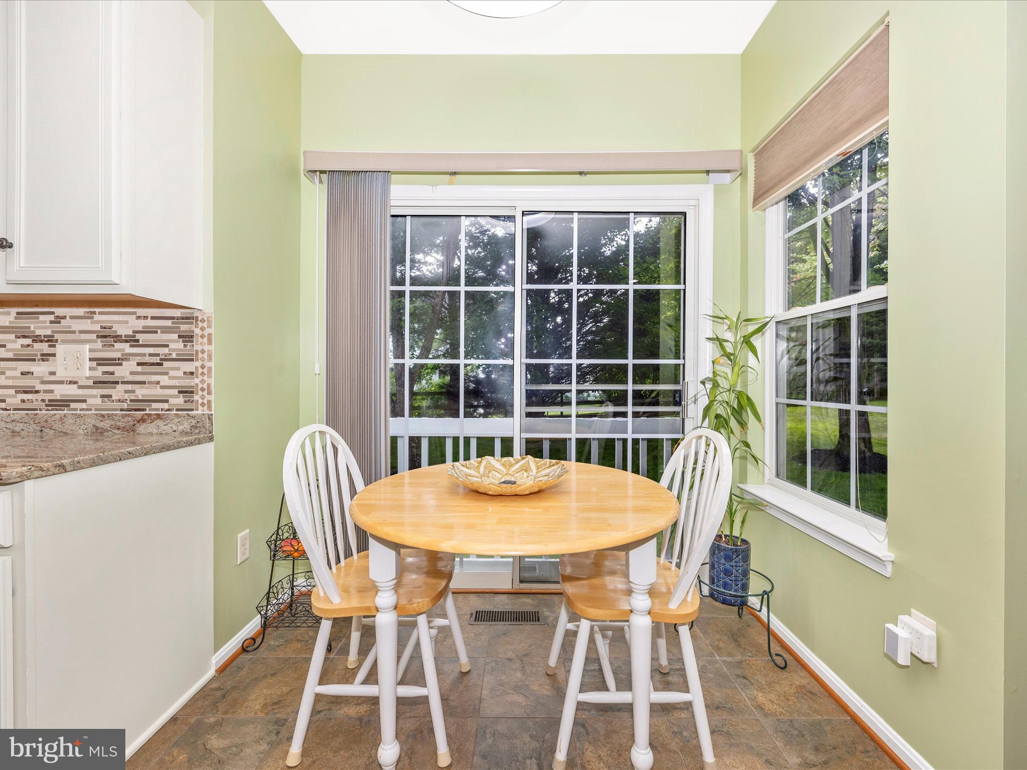 5812 WHITE PEBBLE PATH