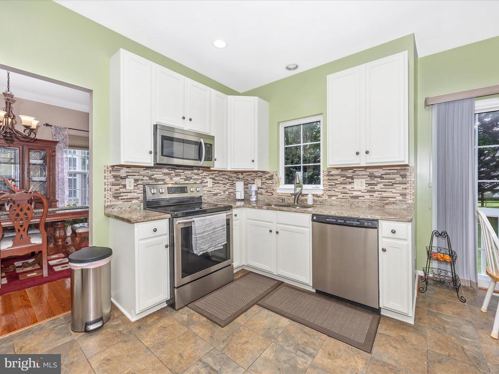 5812 WHITE PEBBLE PATH