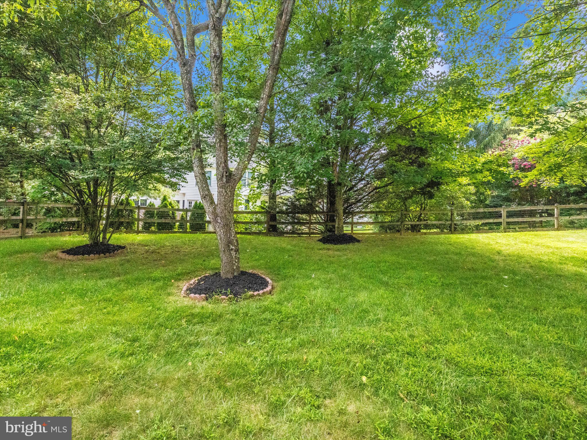 5812 WHITE PEBBLE PATH