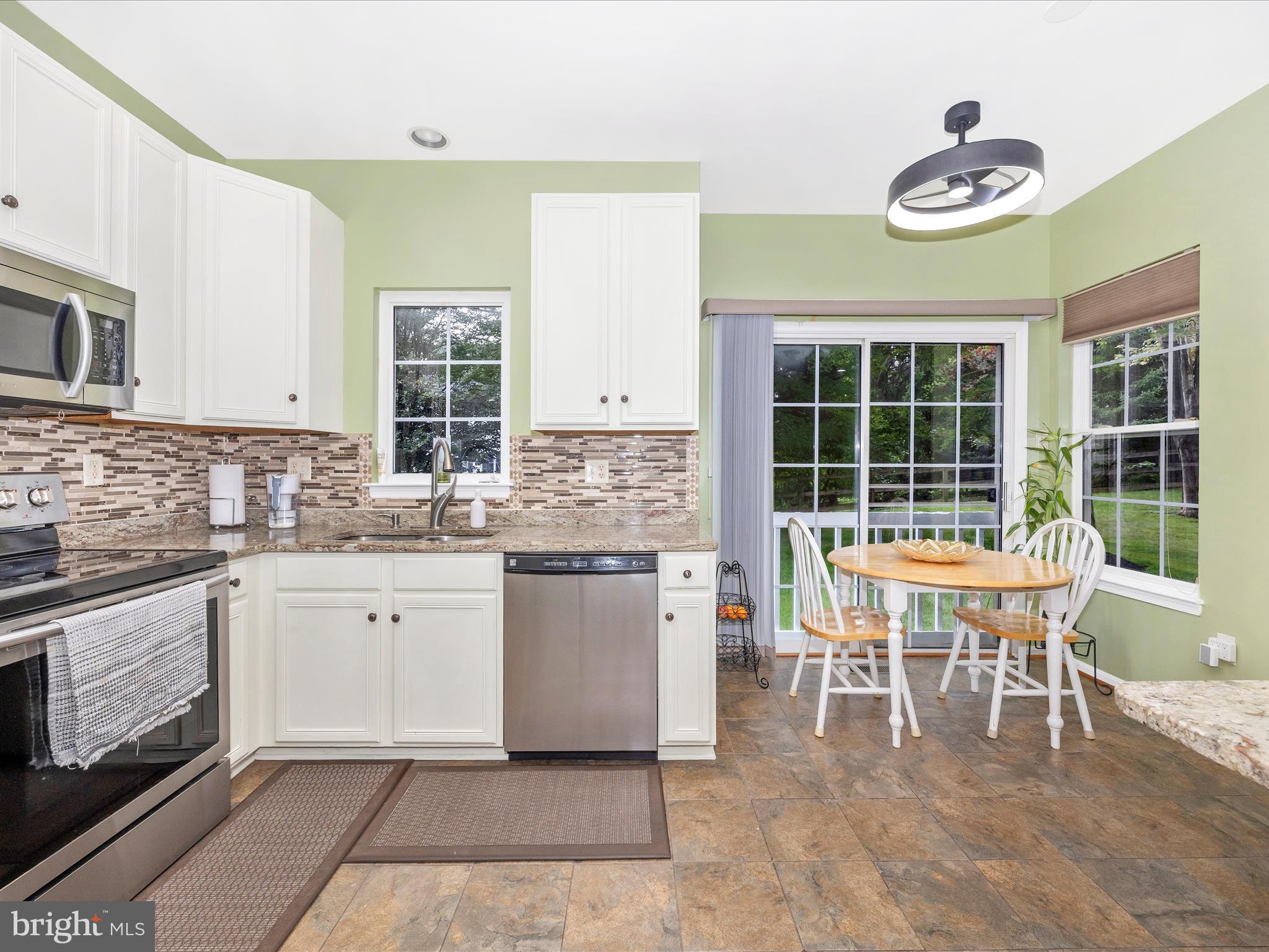5812 WHITE PEBBLE PATH