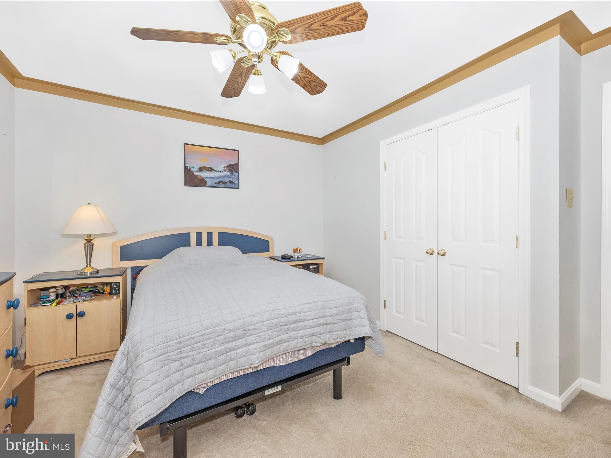 5812 WHITE PEBBLE PATH