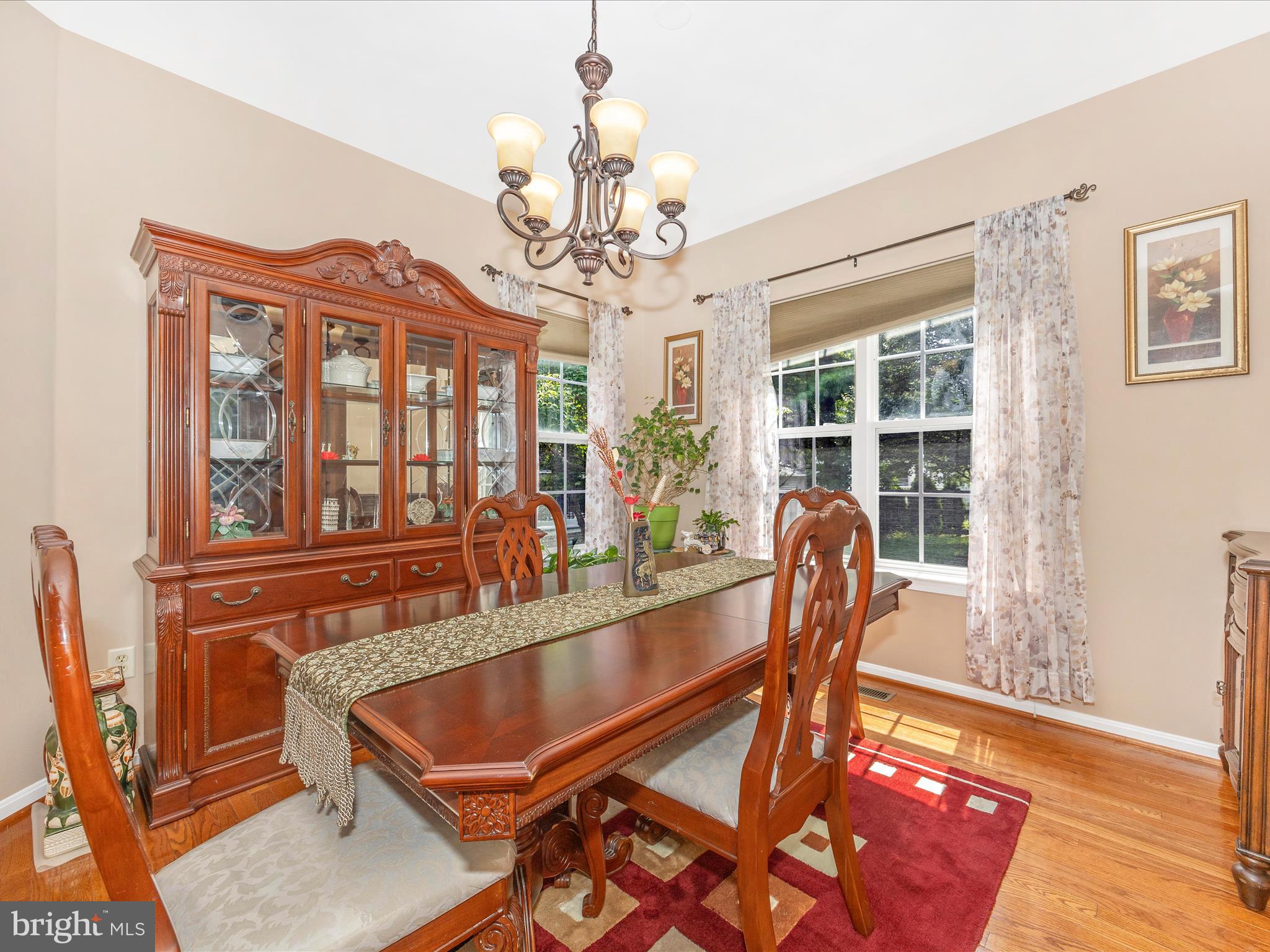 5812 WHITE PEBBLE PATH