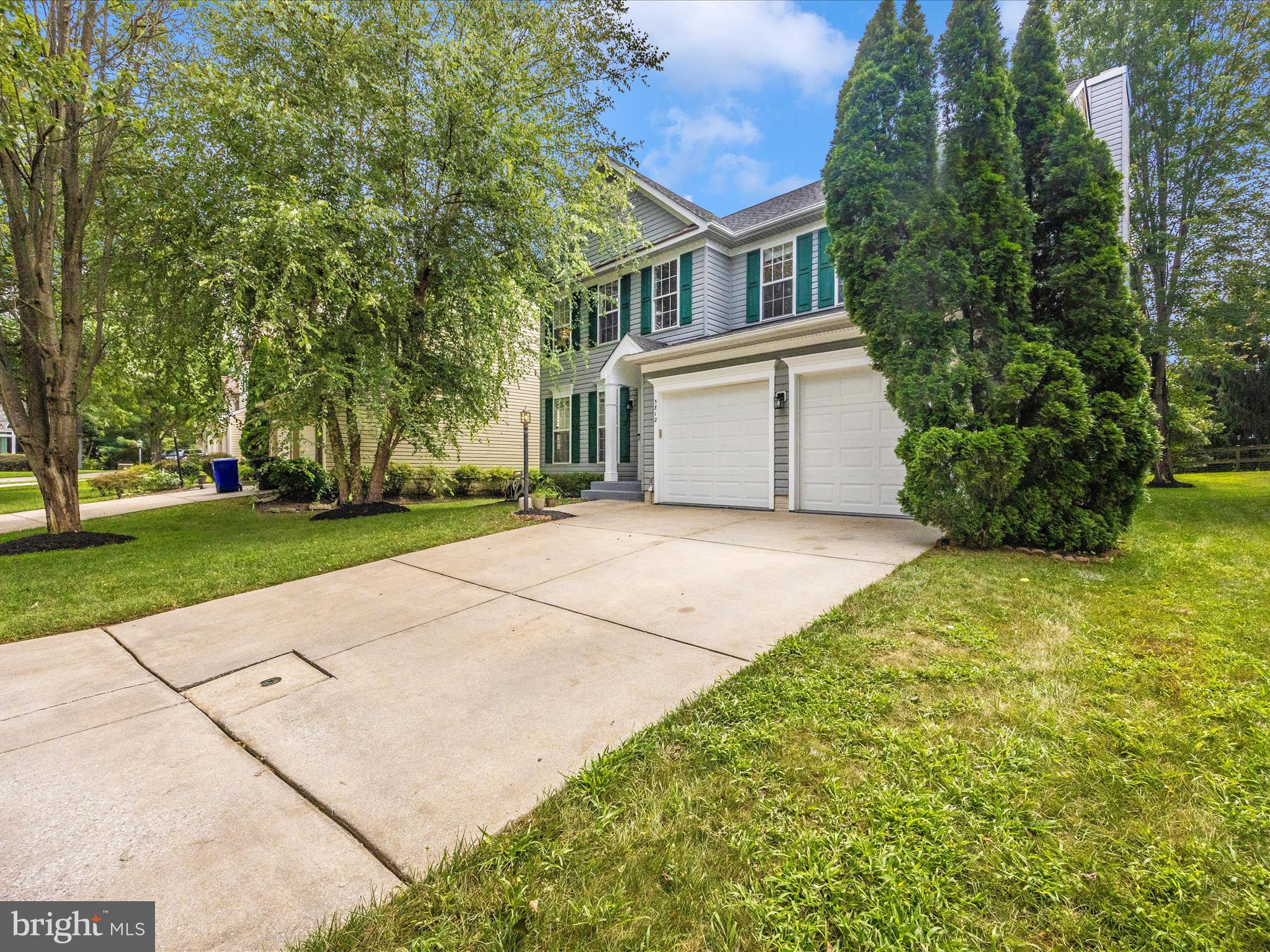 5812 WHITE PEBBLE PATH
