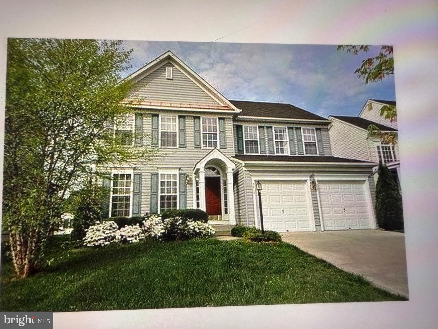 5812 WHITE PEBBLE PATH