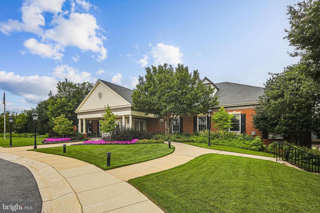 3651 BROADLEAF COURT