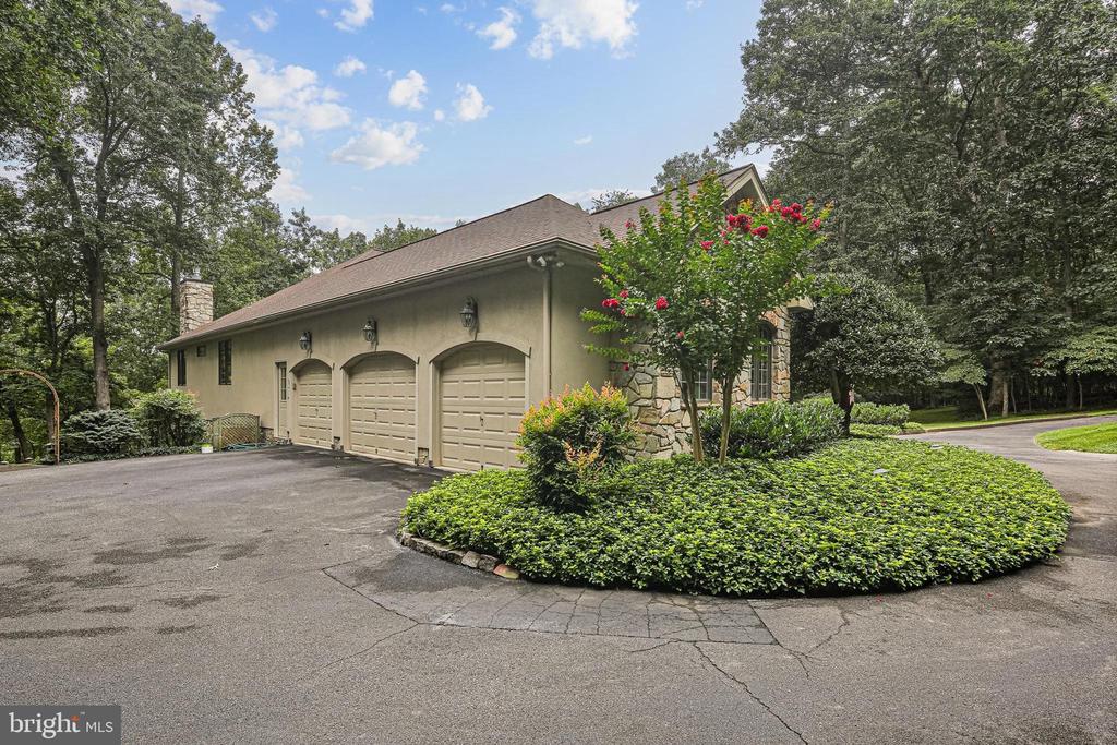 3651 BROADLEAF COURT