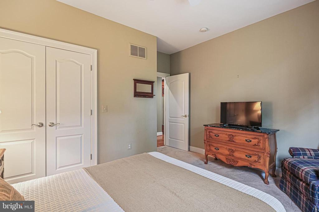 3651 BROADLEAF COURT