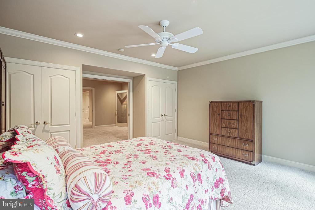 3651 BROADLEAF COURT
