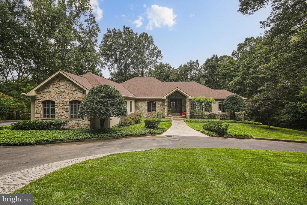 3651 BROADLEAF COURT