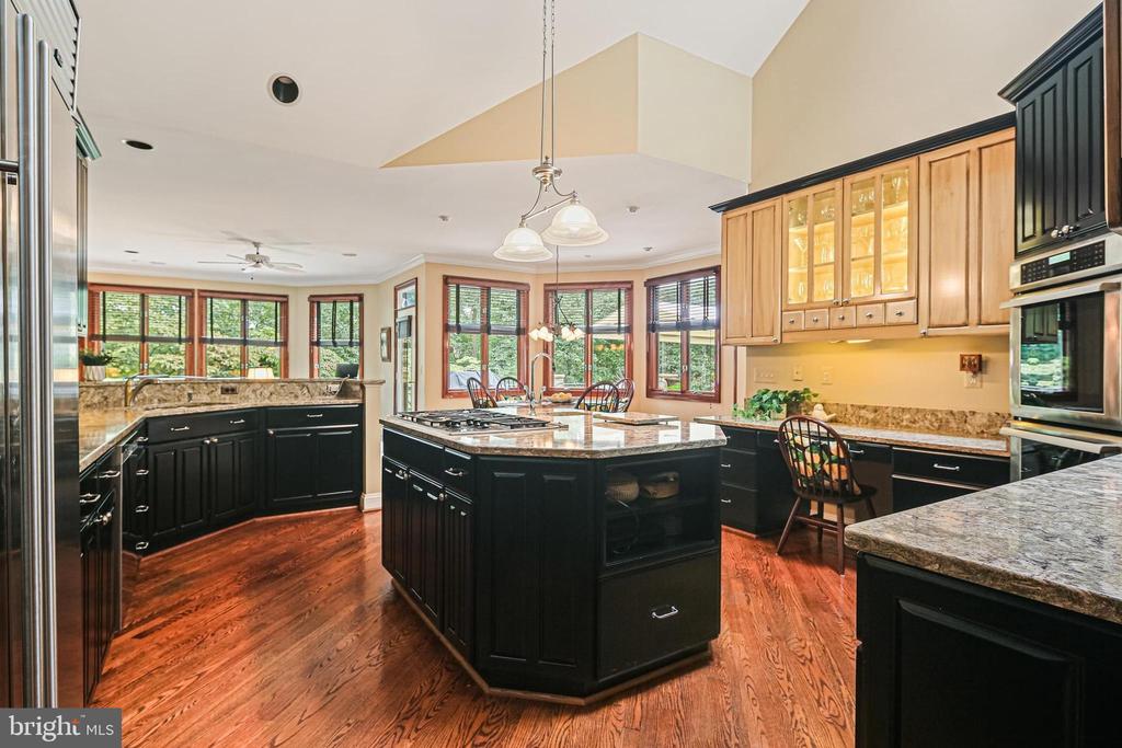 3651 BROADLEAF COURT