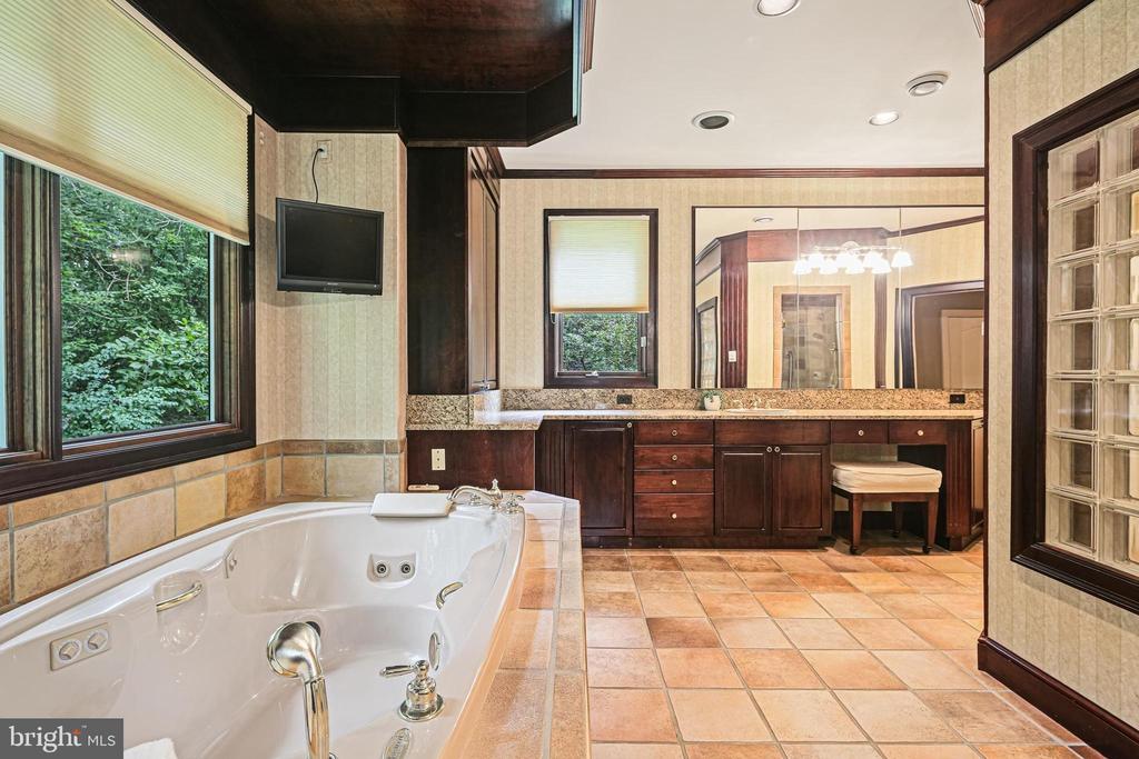 3651 BROADLEAF COURT
