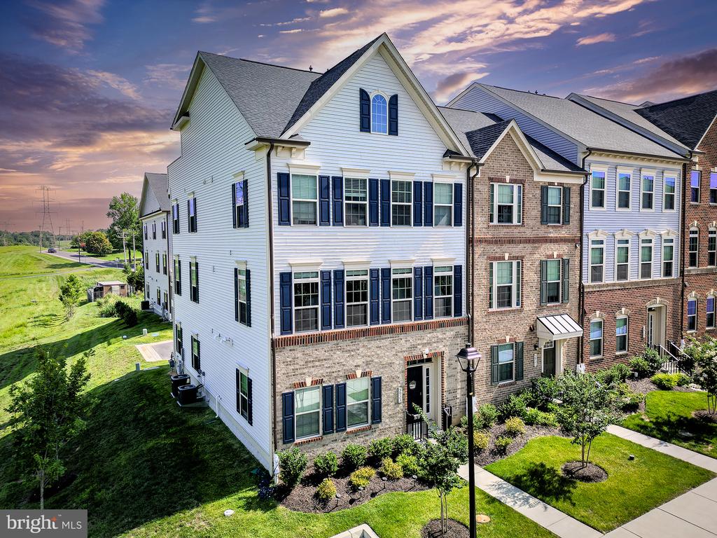3923 COOKS LANE