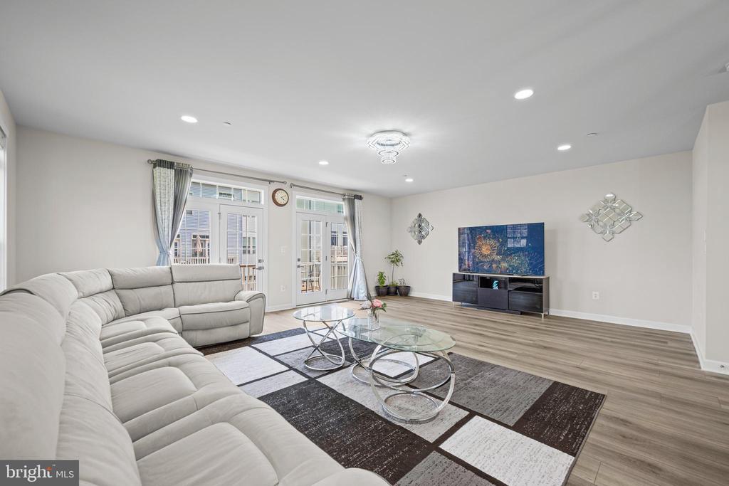 3923 COOKS LANE