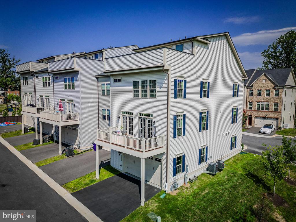 3923 COOKS LANE
